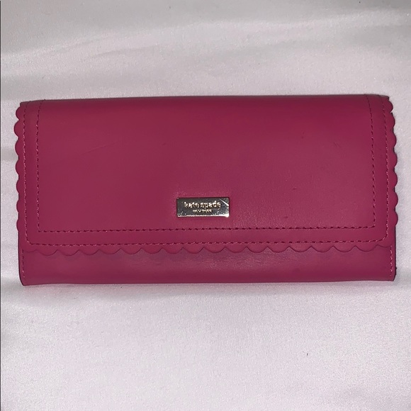 kate spade Handbags - Kate Spade Cyndy Sweetheart Pink Scallop Wallet